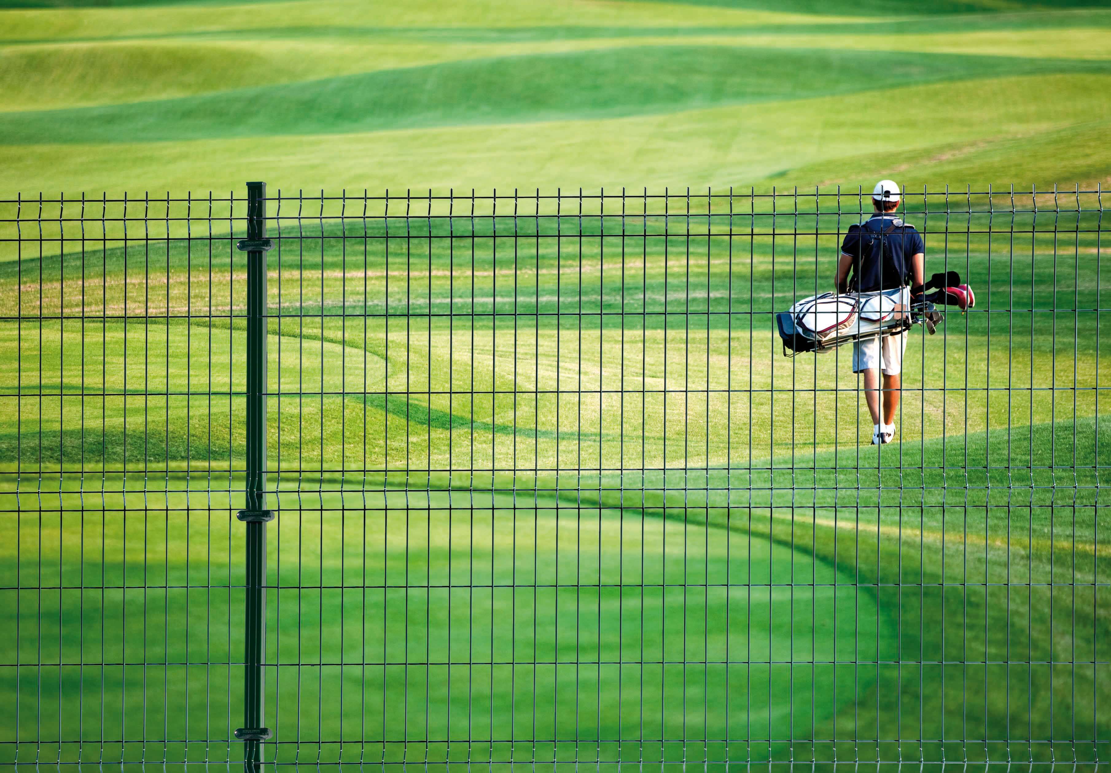 Verja de acero de un campo de golf