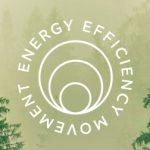 Fondo bosque con el logo del Movimiento por la Eficiencia Energética